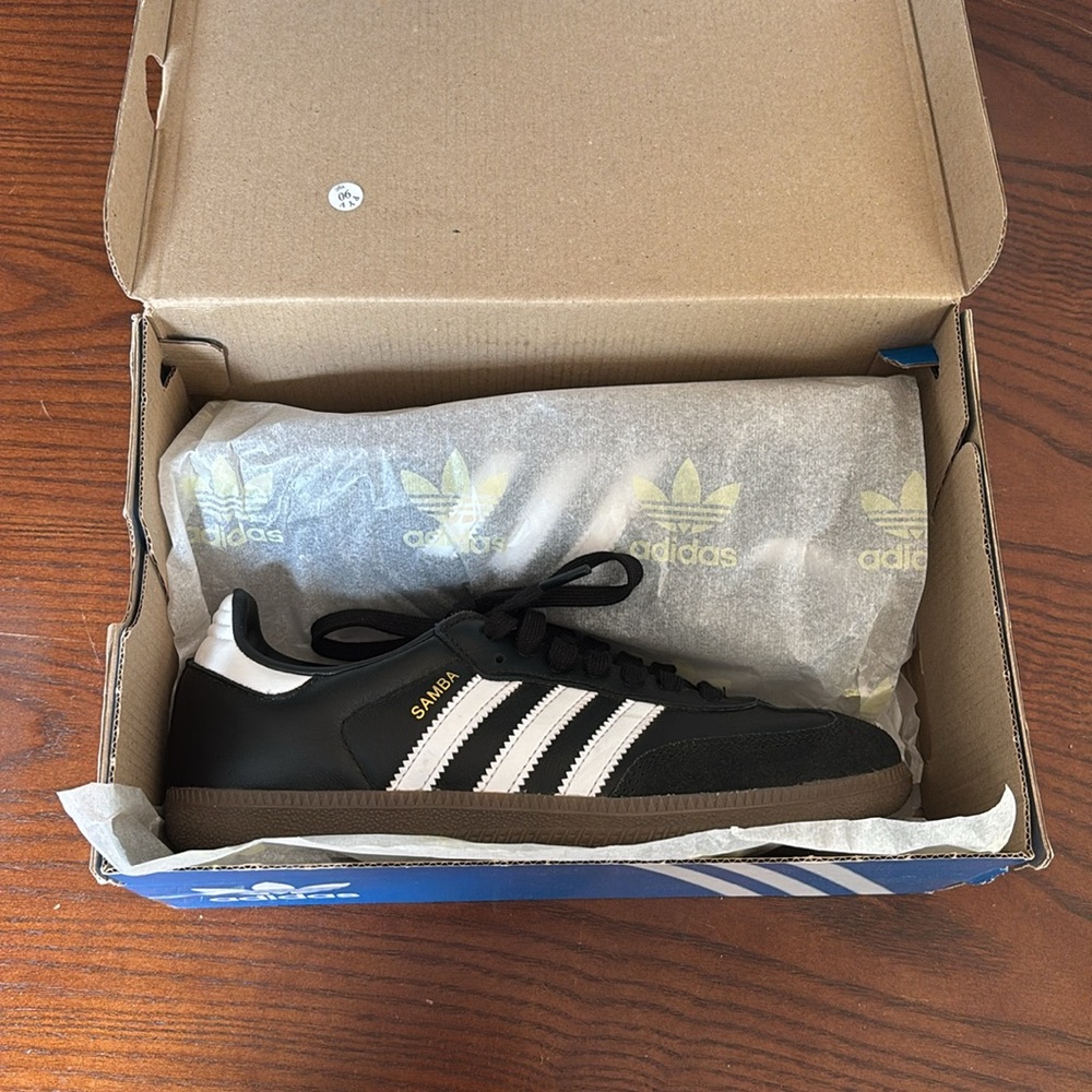 Adidas Women’s Sambas - Picture 6 of 7
